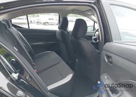 2025 Nissan Versa 1.6 S z USA, uszkodzony, nr VIN 3N1CN8DV8SL831113